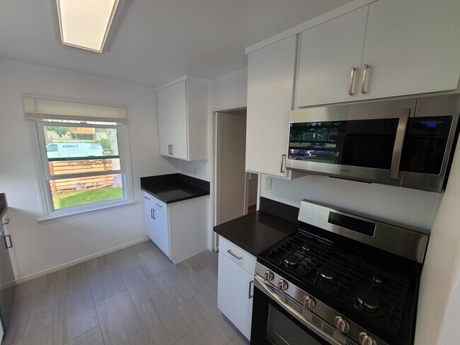 Kitchen - 8377 Dunbarton Ave