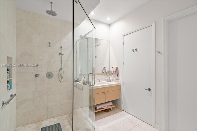 Building Photo - 900 Brickell Key Blvd