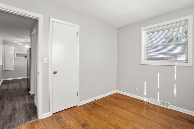 Building Photo - 120 Gruenwald Ave