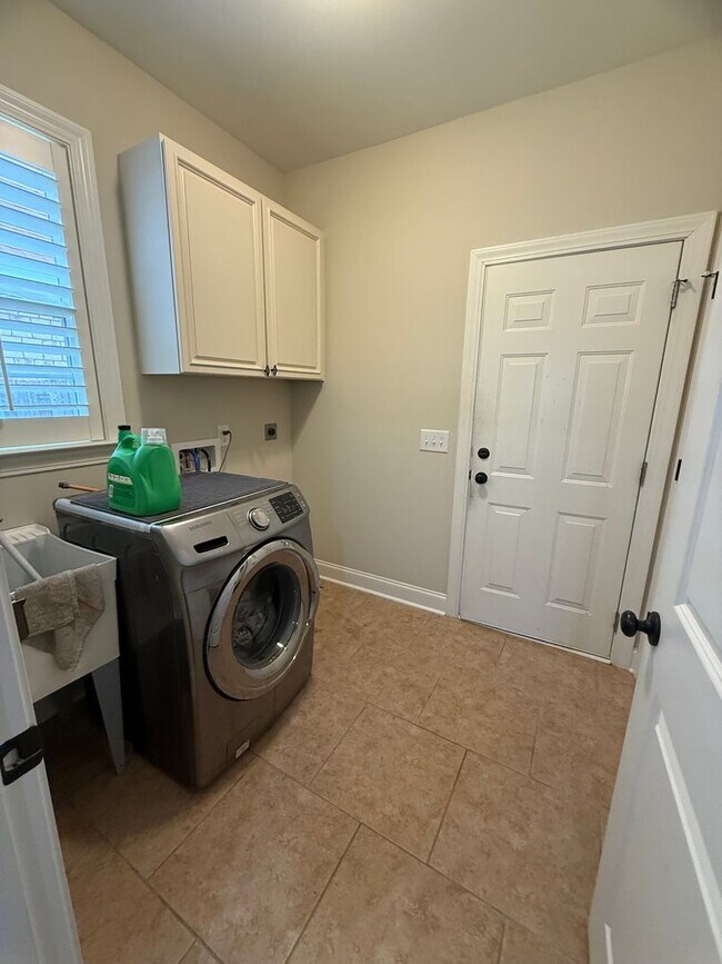 Building Photo - Home for Rent New Listing Beautiful Home