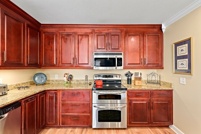 Building Photo - 304 Squirrel Hollow