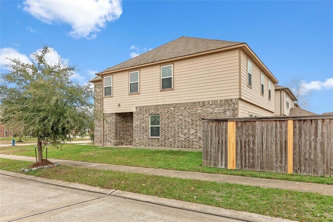 Building Photo - 18715 Windy Stone Dr