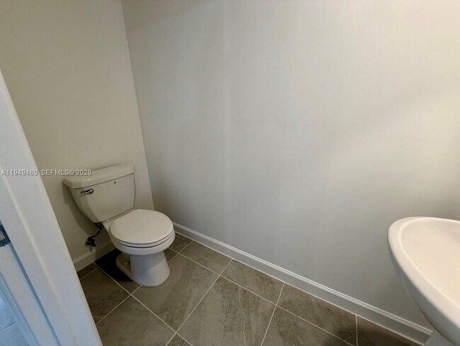 Building Photo - 254 SE 10th St