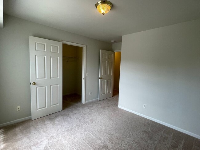 Building Photo - Shelby Township 2 Bedroom, 2 Bath Condo-St...