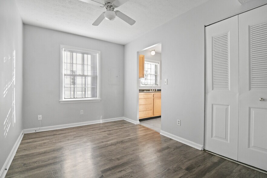 Building Photo - 402 W Hill St