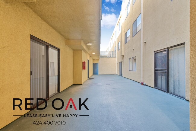 Building Photo - 2724 1/4 Abbot Kinney Blvd-217