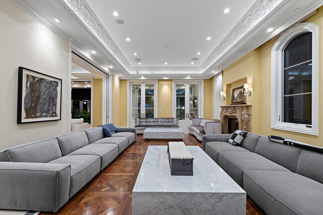 Building Photo - 718 N Rodeo Dr