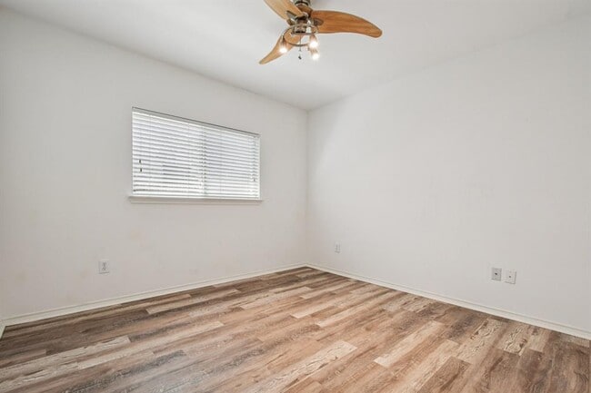 Building Photo - 209 Cottontail Dr