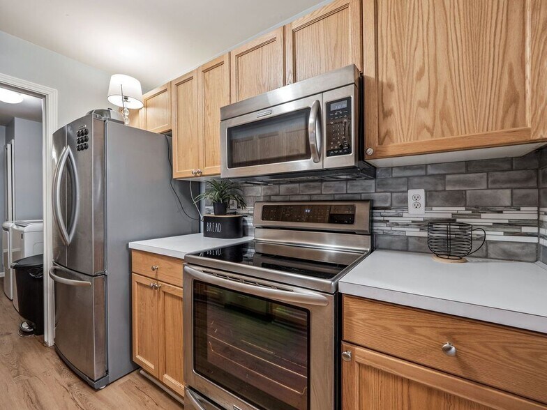 Building Photo - 44975 Marigold Dr