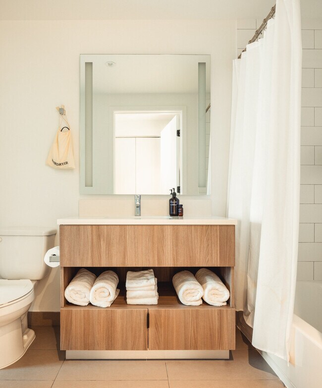 Building Photo - 221 SW 1st Ave