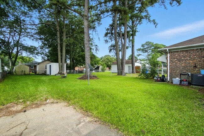 Building Photo - 1108 Hazel Ave
