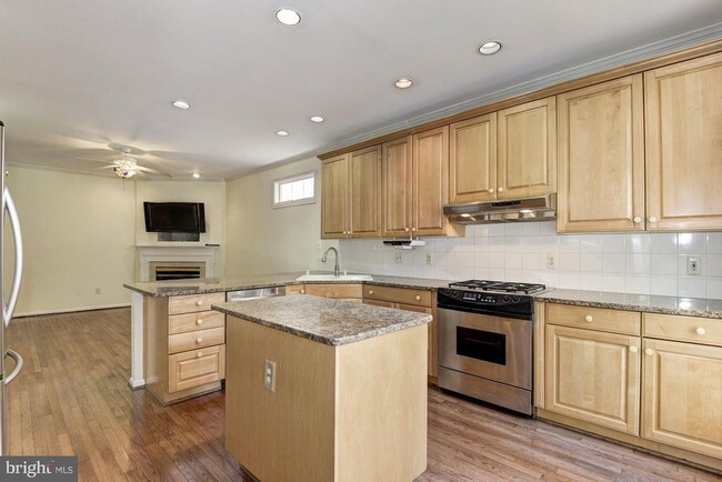 Building Photo - 2905 Gretna Pl