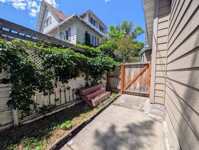 Building Photo - 212 3rd Ave N