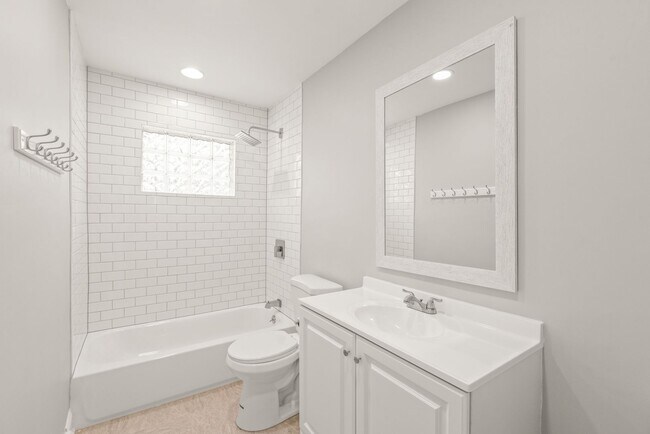 Building Photo - Cute 3-Bedroom Brick Ranch in Oakhurst!