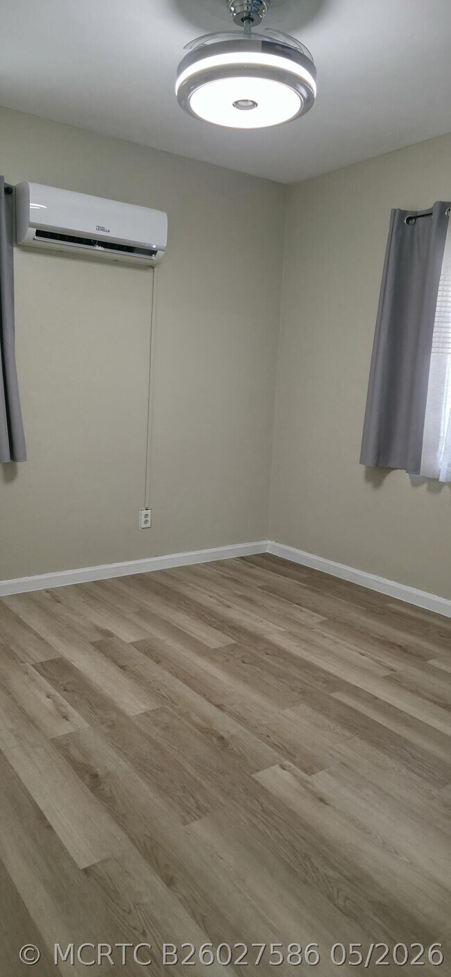 Building Photo - 1203 Chateau Park Dr