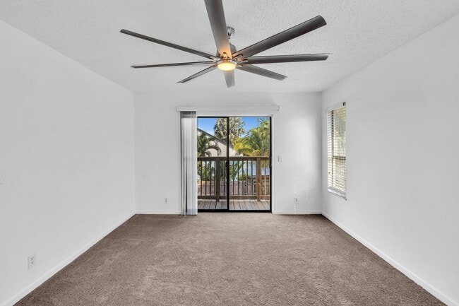 Building Photo - 2433 Southridge Rd