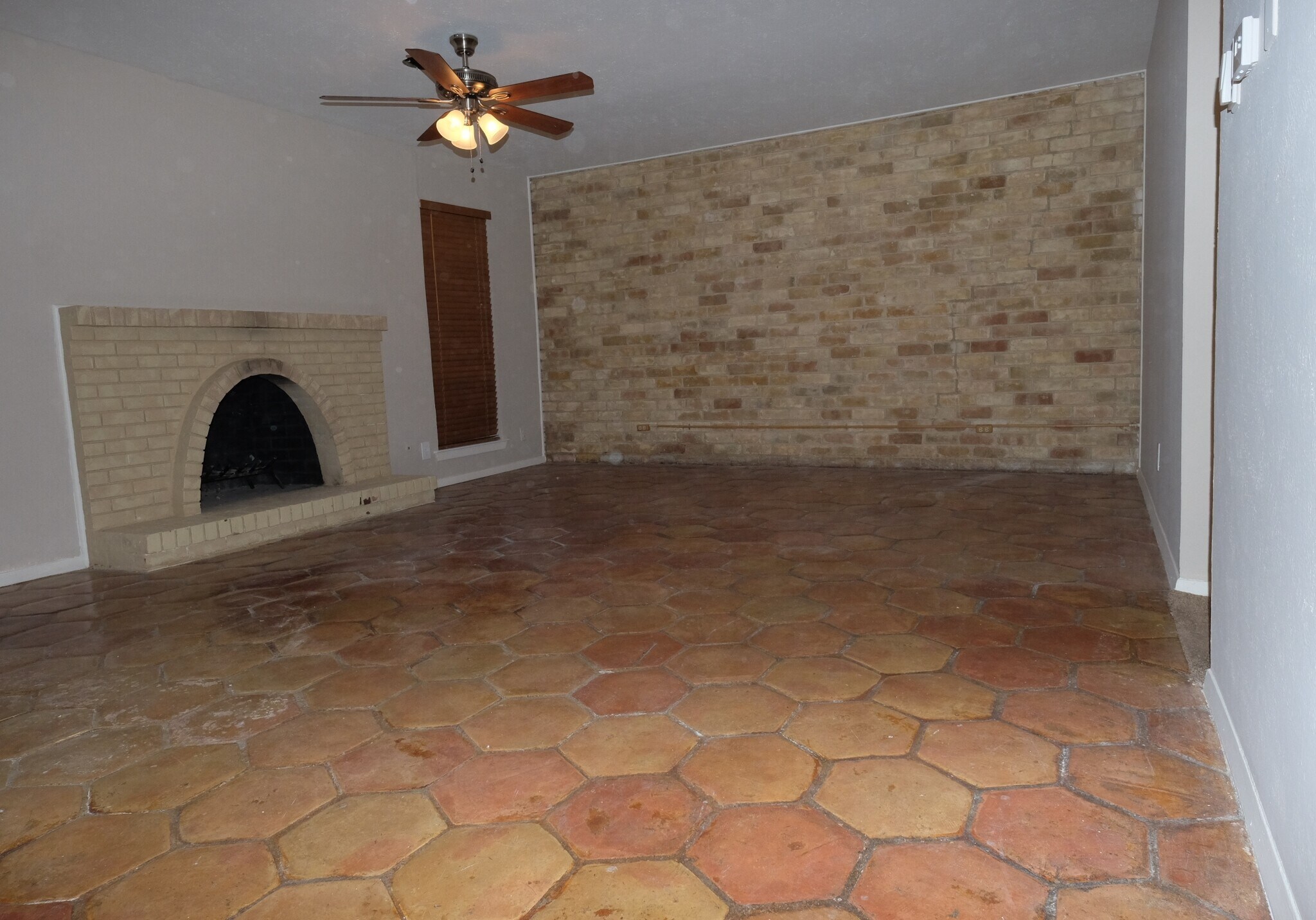Building Photo - 7727 Meadow Park Dr