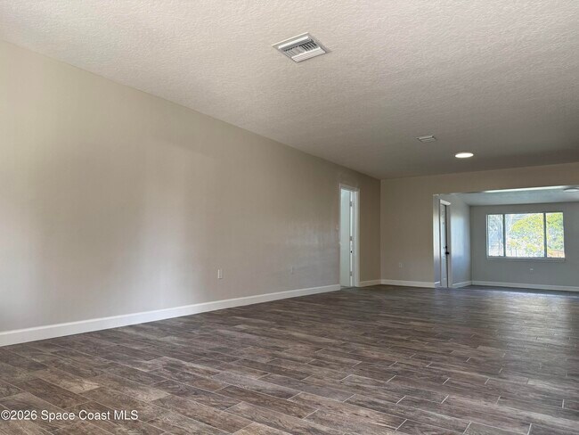 Building Photo - 540 Elliott Dr