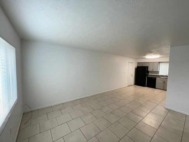 Building Photo - The Grove Floor Plan- Updated 2BD, 1BTH