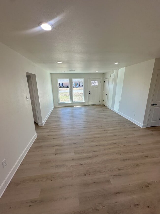 Building Photo - 169 Wildflower Dr