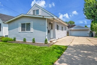 Building Photo - 4 bedrooms $2150