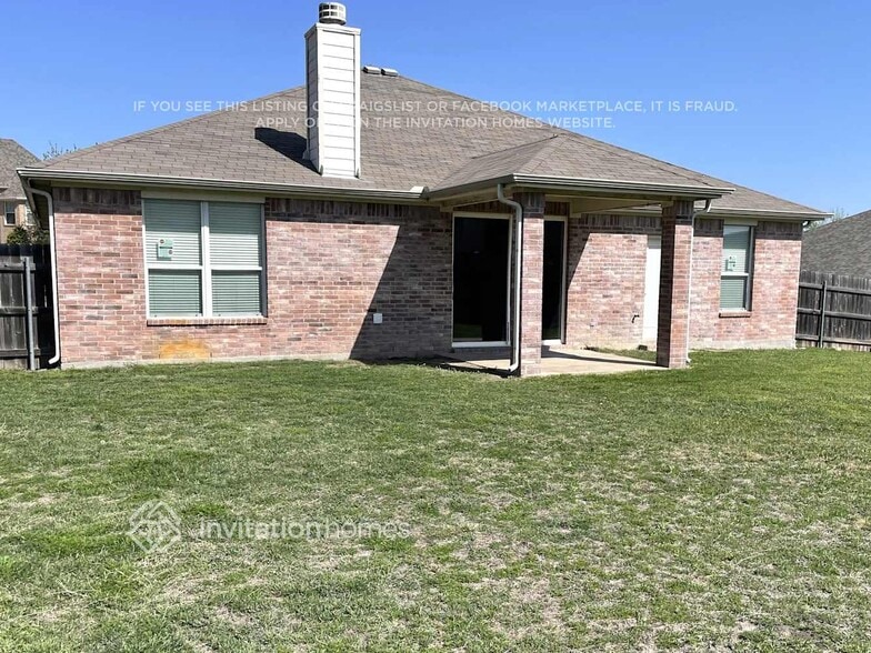 Building Photo - 701 Sage Brush Dr