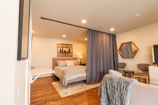 Building Photo - 327 3rd St