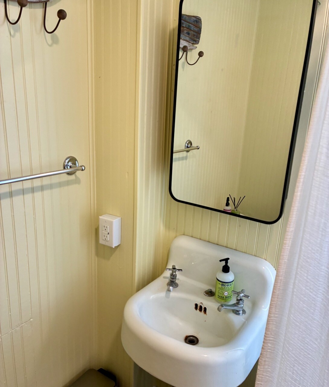 Bathroom_view2 - 3920 Wrightsville Ave