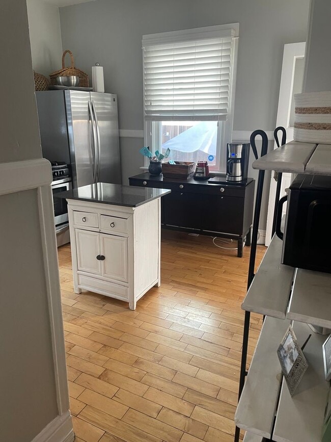 Building Photo - Charming duplex available in Cherry Creek North, one of Denver’s most sought-after neighborhoods!