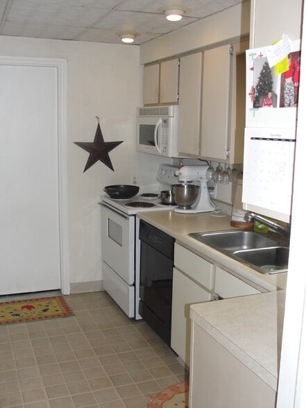 Building Photo - 131 Shelbourne Rd