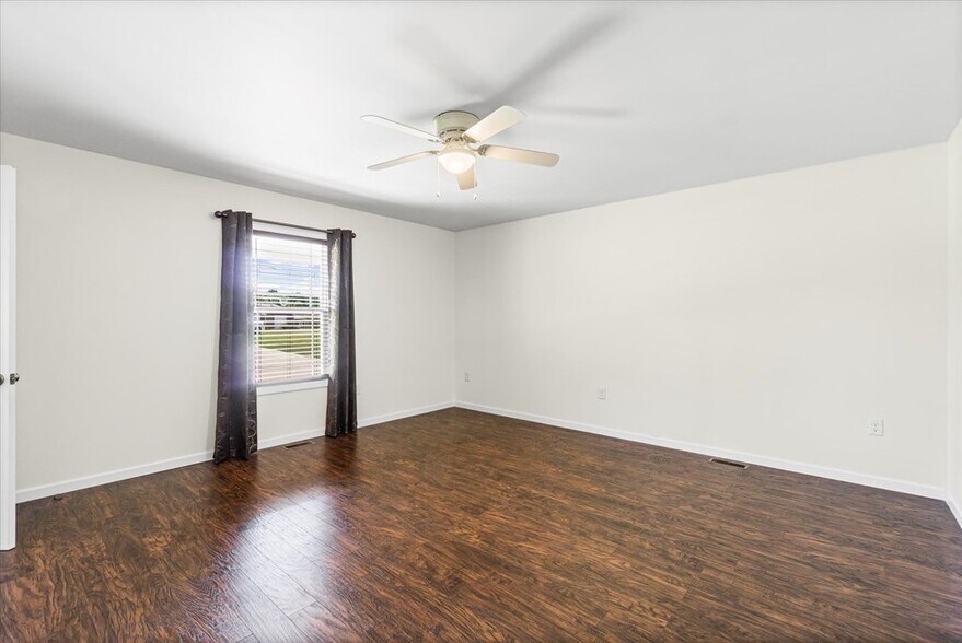 Building Photo - 242 Mirage Dr