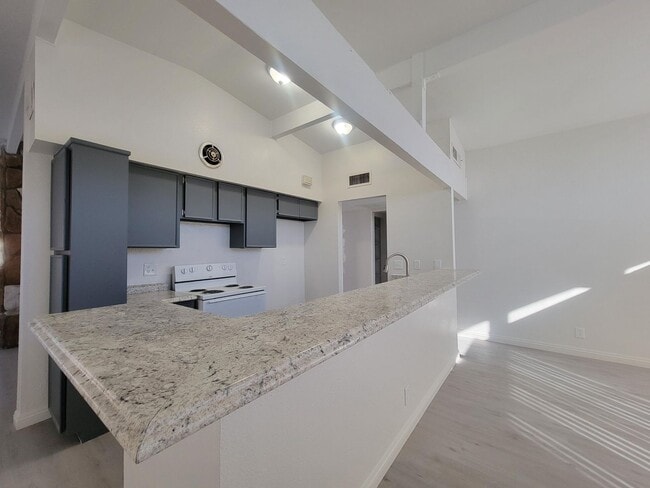 Building Photo - Renovated Single Family Home!  Large backy...