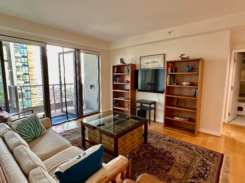 Building Photo - 654 Front St