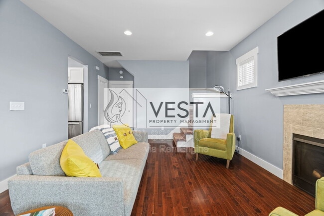 Building Photo - 16 Hyde Park Pl