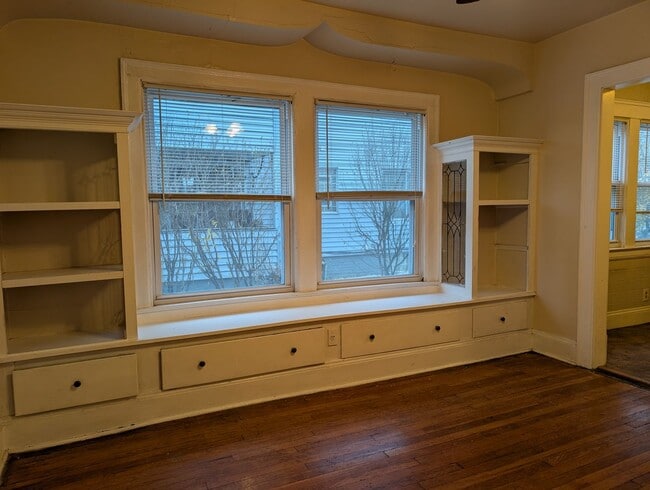 Building Photo - 3160 Meadowbrook Blvd