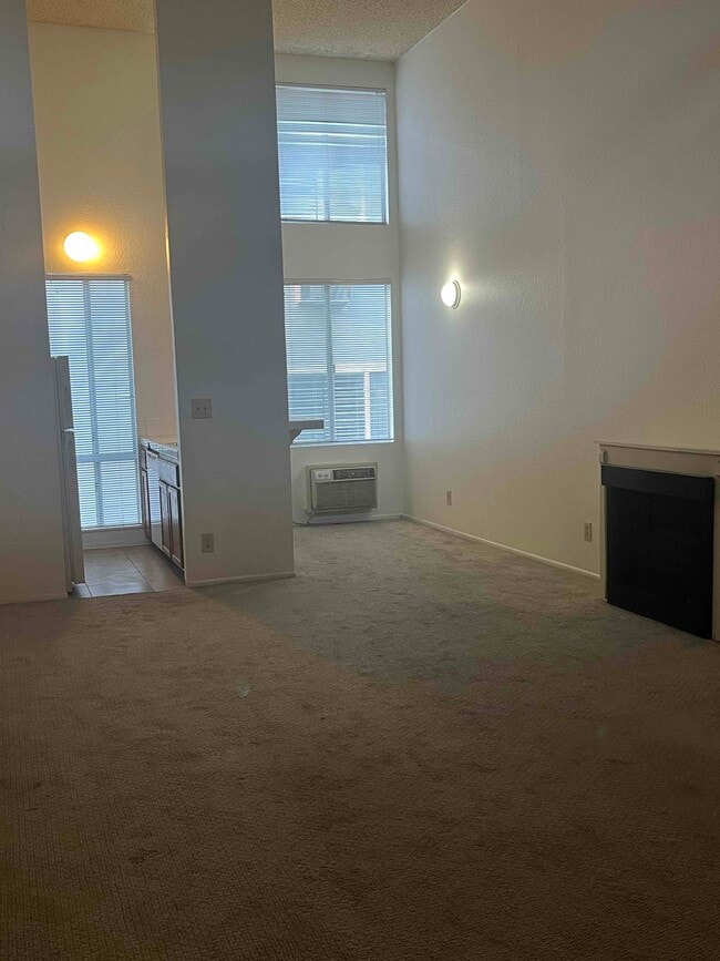 Building Photo - 616 Veteran Ave