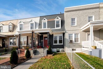 Building Photo - 2408 3rd St NE