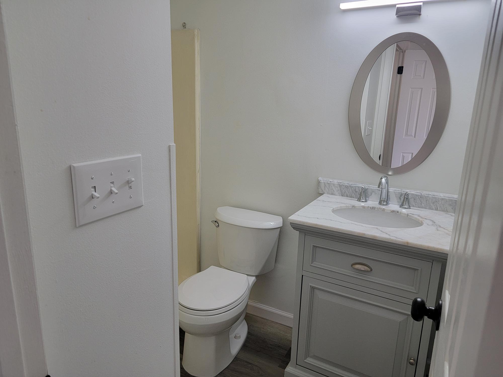 Bath off primary BR - 1001 Nanroc Dr