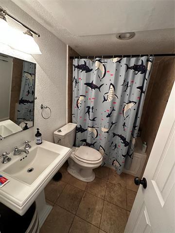 Building Photo - 10236 Regal Oaks Dr