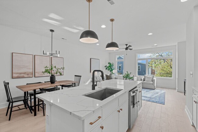 Building Photo - 600 Rocky Knob Ct