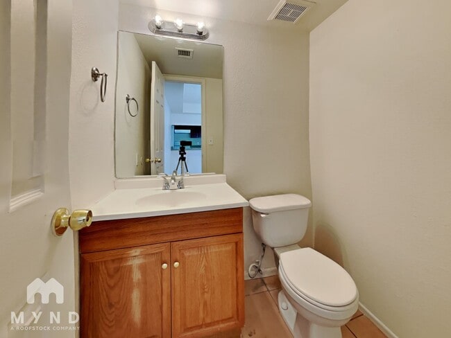 Building Photo - 5308 W Belleview St