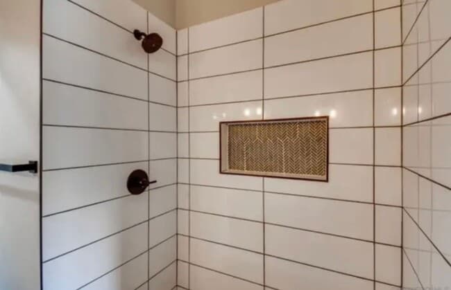 Building Photo - $3,700 - 3 Bed / 2.5 Bath Upgraded Townhome in The Knolls Community