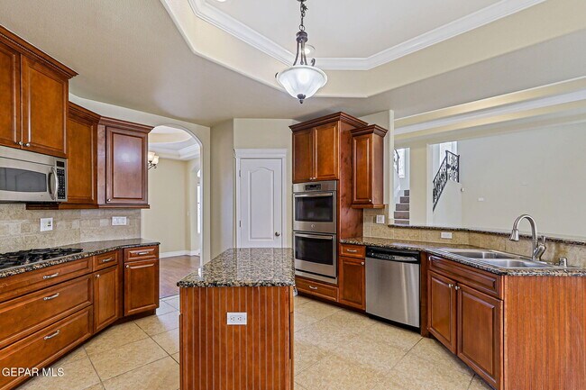 Building Photo - 6285 Wildwood Ct