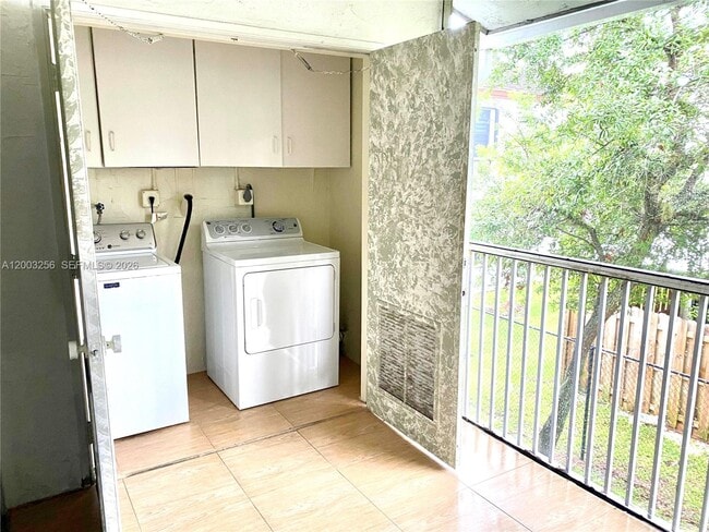 Building Photo - 464 NE 210th Cir Terrace