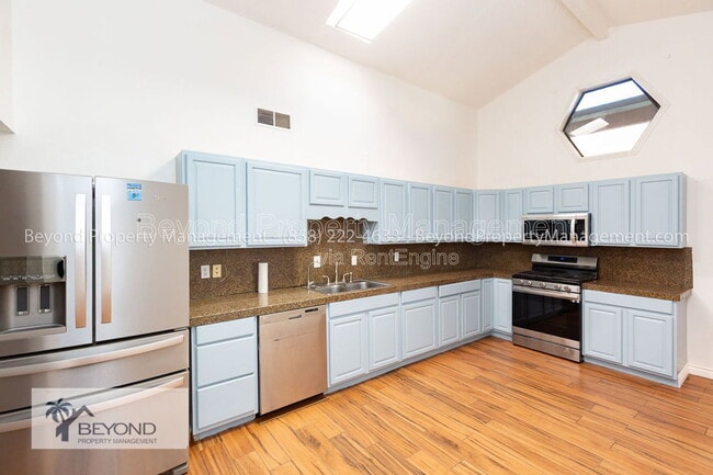 Building Photo - 904 Harbison Pl