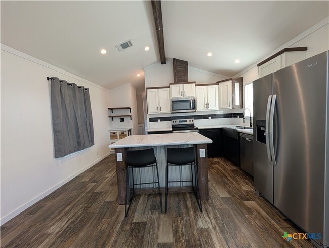 Building Photo - 120 Water Hole Ln