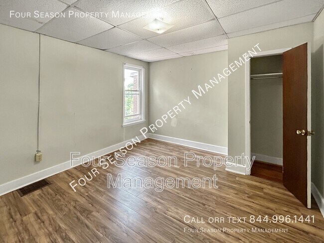 Building Photo - 306 S Locust St