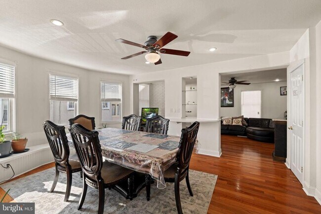 Building Photo - 233 Melrose Ave