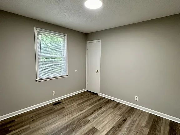 Building Photo - 913 Poppy Dr