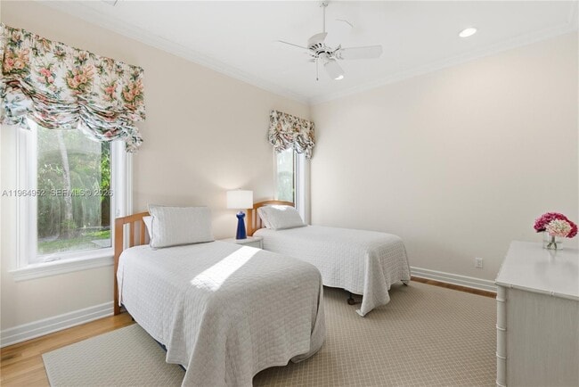 Building Photo - 12012 SE Laurel Ln